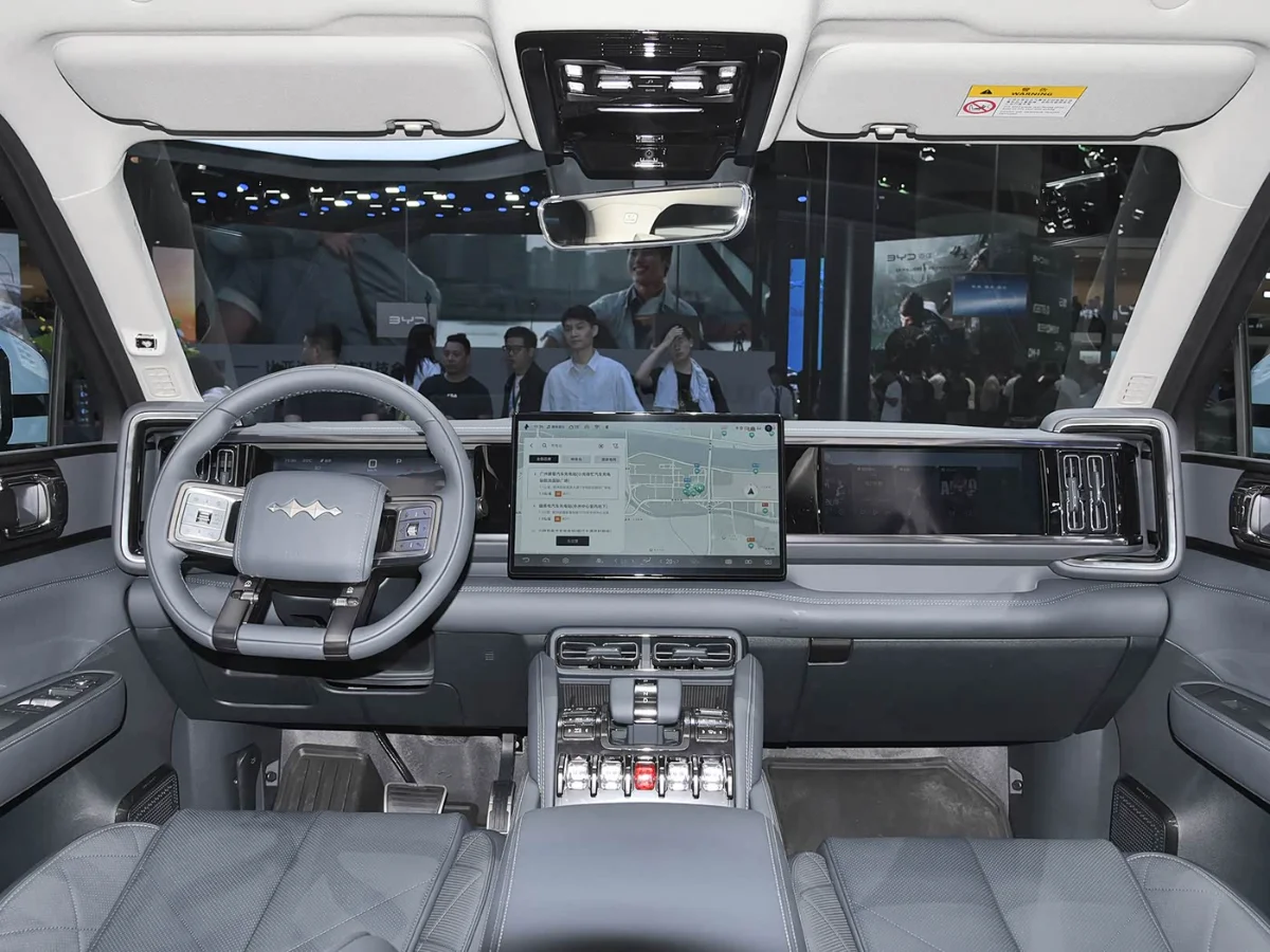 BYD Leopard 5 interior, grey trim