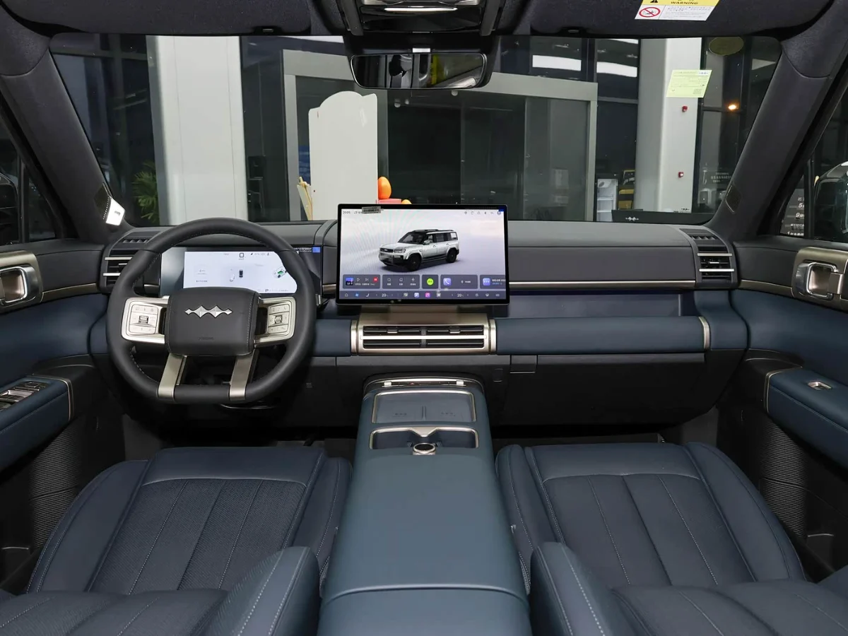 BYD Leopard 7 interior, black trim