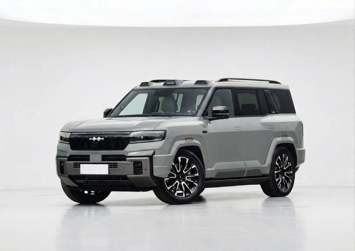 BYD Leopard 8 in Silver
